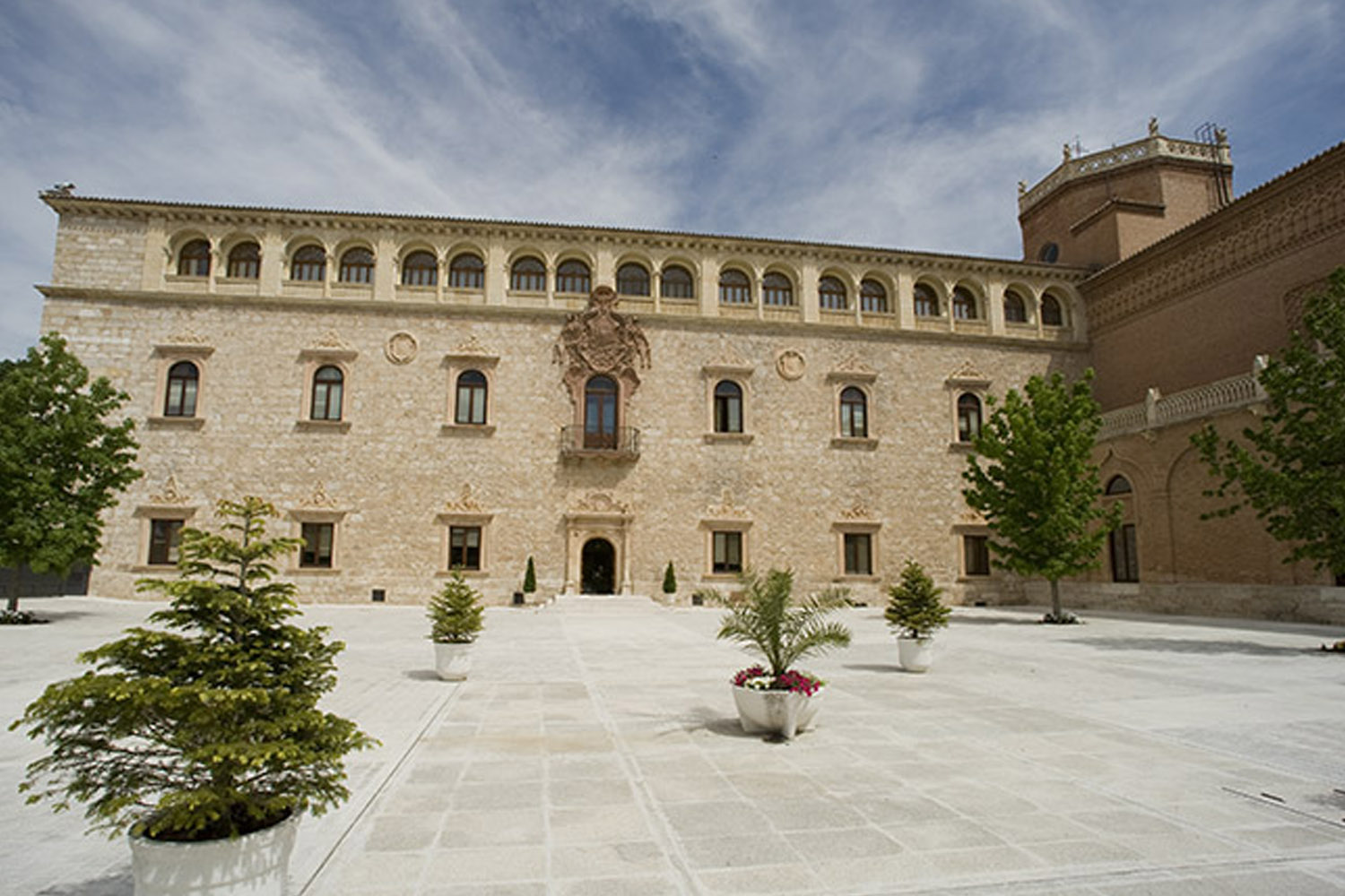 Recorre el Palacio Arzobispal de Alcalá de Henares