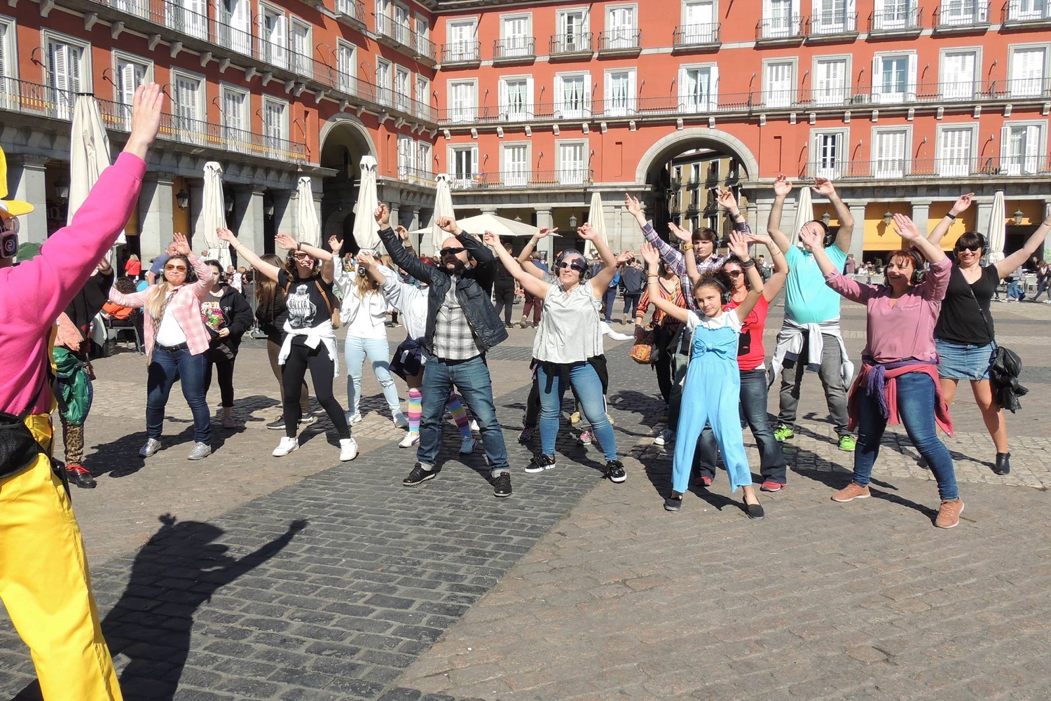 Gente bailando en Madrid