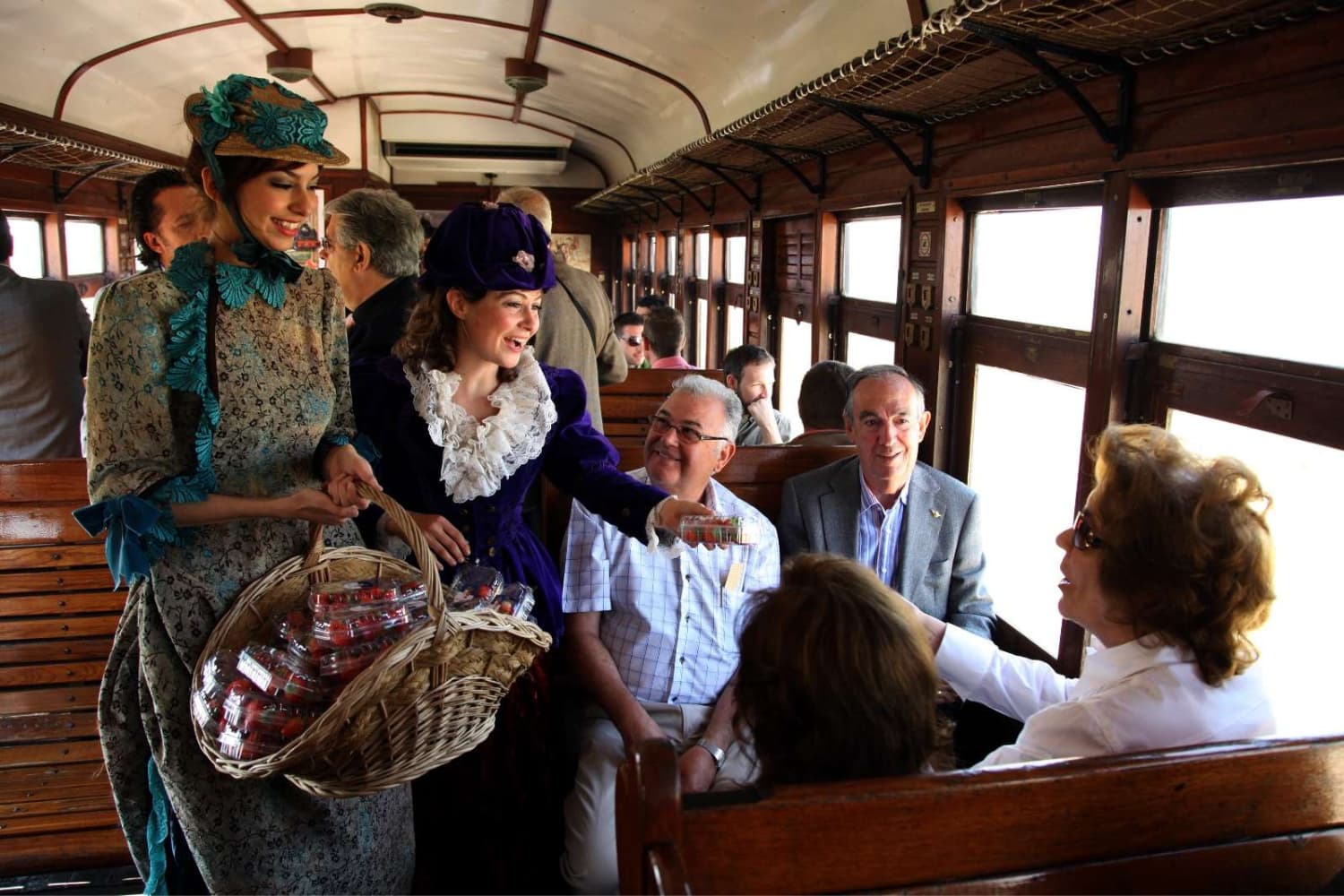 The Strawberry Train, a unique and original trip through the Region of Madrid